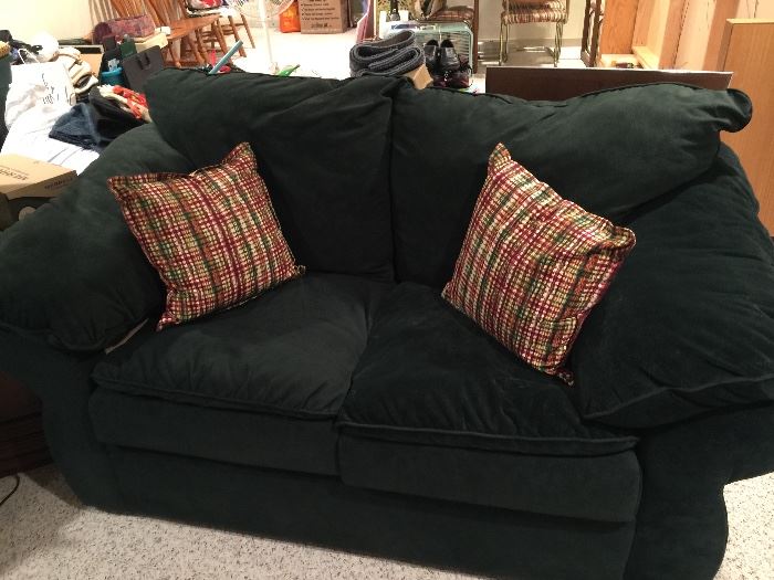 *** BUY IT NOW *** Lot # 206B  Matching loveseat also in excellent condition. 62" x 39" deep. $300