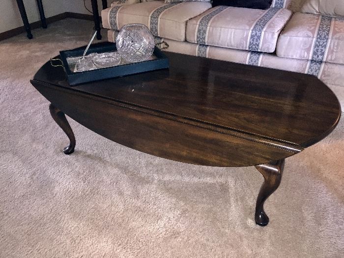 Queen Anne coffee table with fold up/down sides