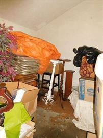 pedestals,there are potted plants also