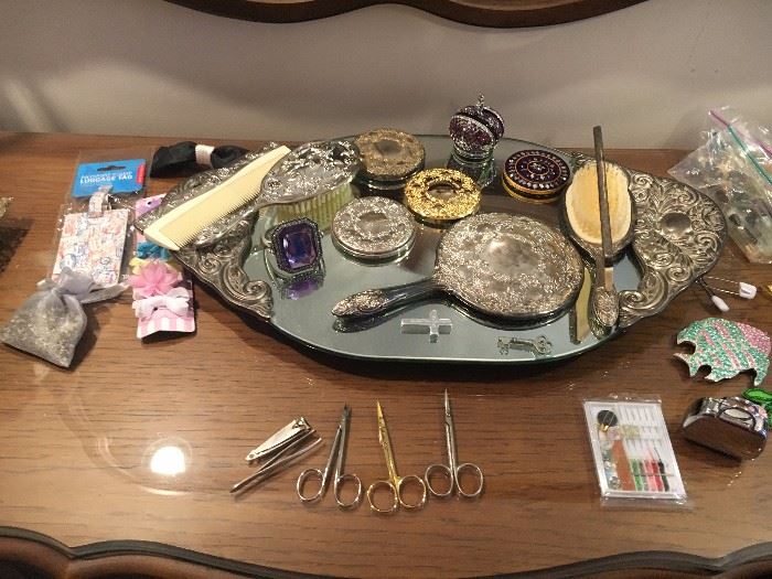 BEAUTIFUL Mirrored w/silver plate ornate handles dresser tray w/various plate Purse Mirrors combs hair Brushes ETC........