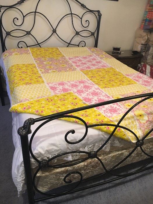 Absolutely Beautiful Quilt!!! Yellow & Pink reversible too!!!