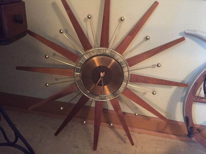 Retro starburst clock