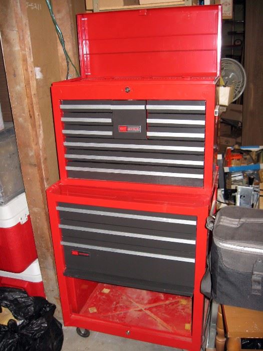 Basement Right  Craftsman tool box (Top box & bottom) in very good condition