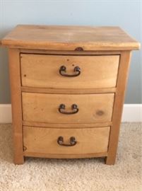 009 Pine Vintage End Table 