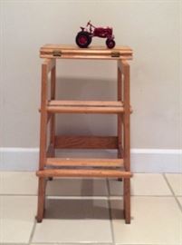 041 Wood Stepping Stool And Tractor