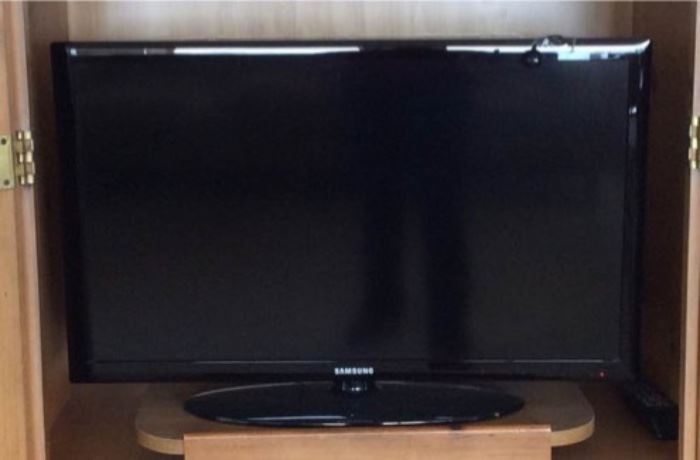 114 Samsung 31in Flatscreen TV 