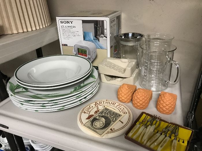 Alarm clock, plates, measuring items