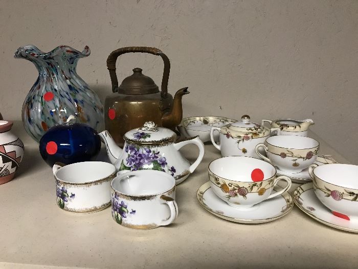 Teacups, teapots and other items