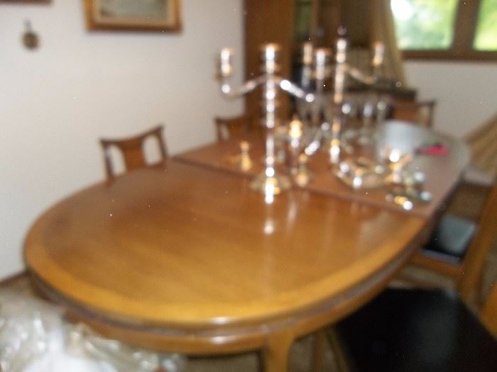 Beautiful Table 6 Chairs and Leaves