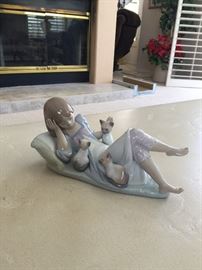 Lladro      Interrupted Nap  girl with 3 kittens   #5760