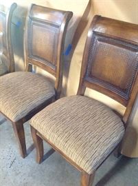 Set of 6 beautiful dining room chairs