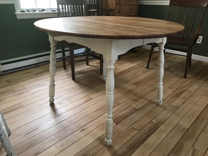 ANTIQUE, solid maple table with leaf