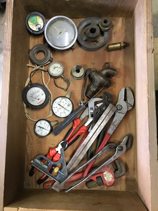 Gauges, small tools