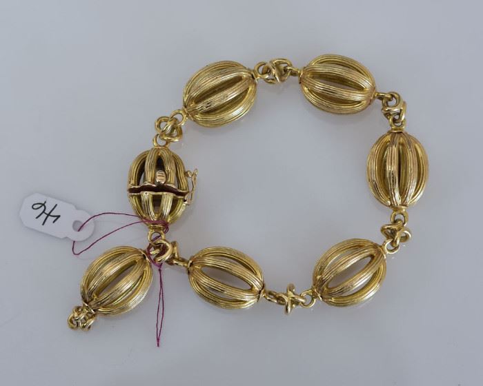 18k Gold Melon Bracelet
8" long, 36.6 dwt