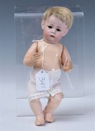 Simon & Halbig Baby Doll 	
Kammer Reinhardt, #115A
9" long
early 20th century