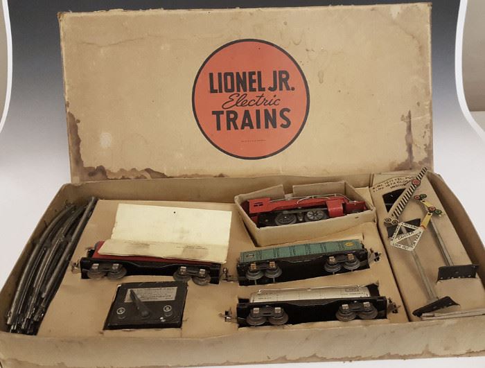 Lionel #1062 Freight Train Set	
together with #071 telegraph pole set
and #1022 tunnel in the original boxes