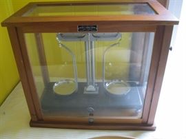 Nice scale with glass slide door