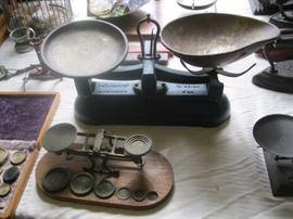 Weights with many of the scale