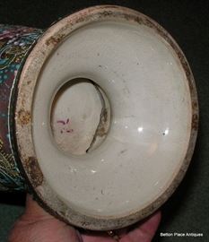 Base showing the crack inside ...