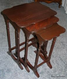 Set three Endtables in Mahogany