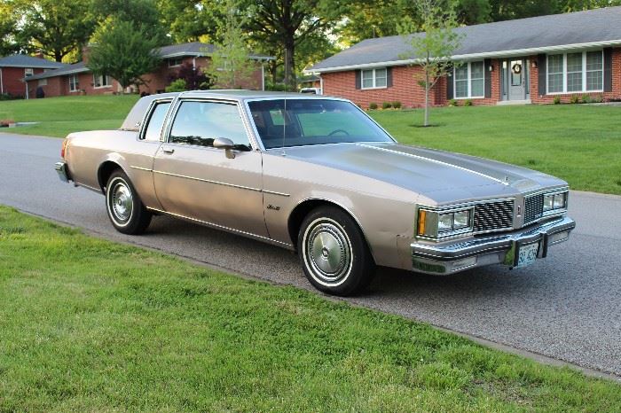 1984 Oldsmoble Delta 88 Royale, Very clean one owner. Garage kept, NO RUST! Great color combination. Beautiful cocoa brown interior.  307 V8 Engine purrs