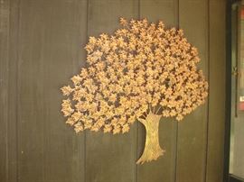 Metal tree sculpture
