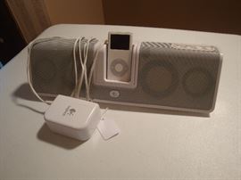 Logitech MM50 I Pod and portable docking station -works