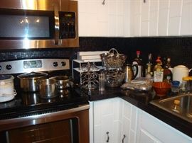 kitchen wares. Rotating spice rack. Kruig coffee cady