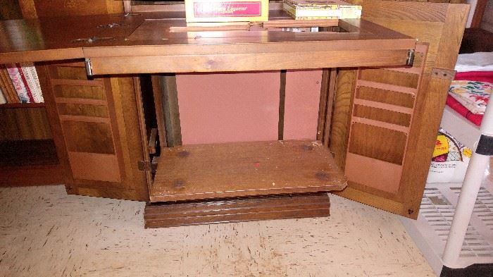 Sewing cabinet