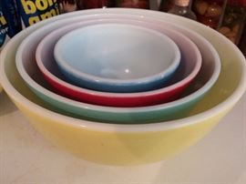 Classic 4-pc Pyrex Nesting Bowls