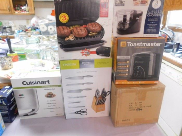 New in box Cuisinart panini maker,Toastmaster toaster,Elite 3 speed chopper and George Forman grill