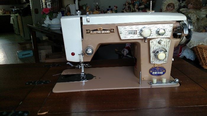 Electro Grand deluxe 300 vintage sewing machine