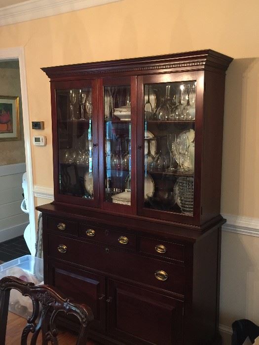 Craftique Chippendale Style Mahogany China Cabinet.