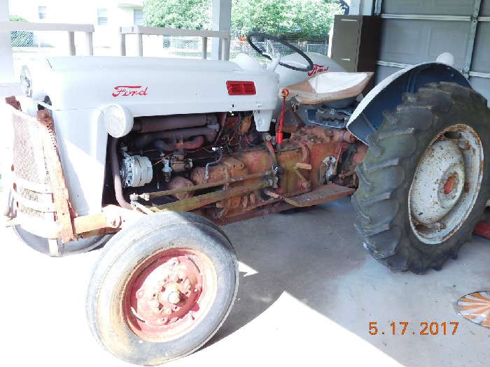 1957 F-600 Ford Tractor.