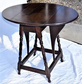 Oval Wood Drop Leaf Table (26”Hx30”W)