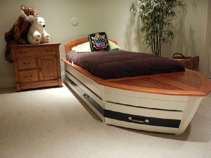 WOODEN BOAT BED