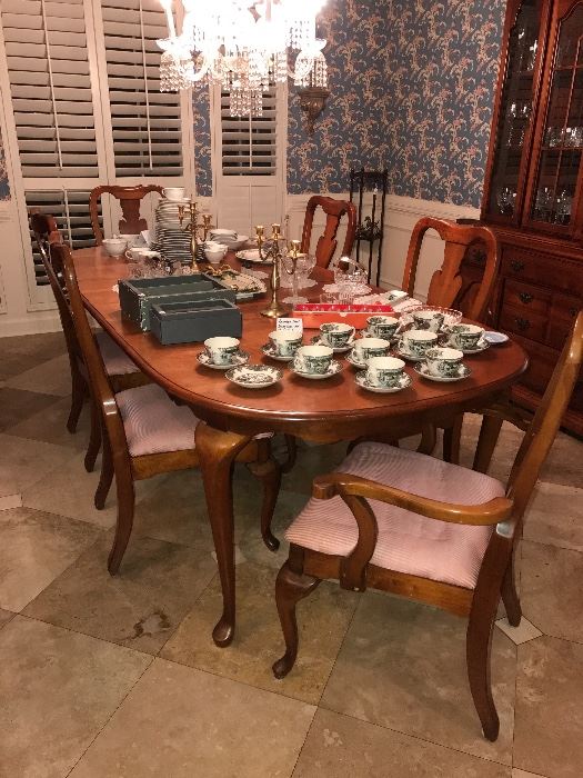 American drew dining room table and six chairs. Two captains chairs, for regular chairs, shown with two leaves. Includes pads. Excellent condition.