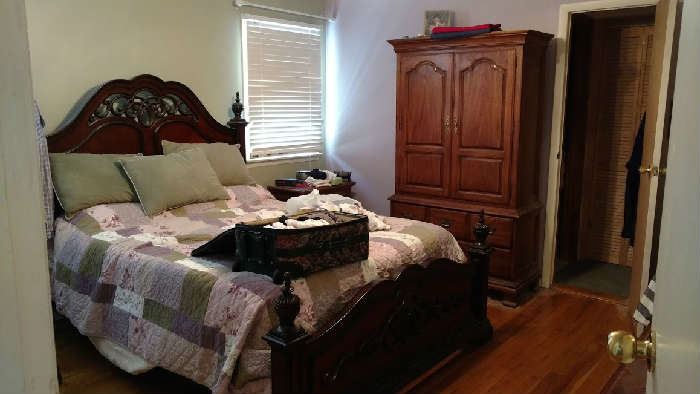 bedroom armour, Thomasville, full set for sale including queen headboard, 2 night stands and triple dresser and mirror