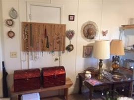 Huge selection of jewelry and home decorations