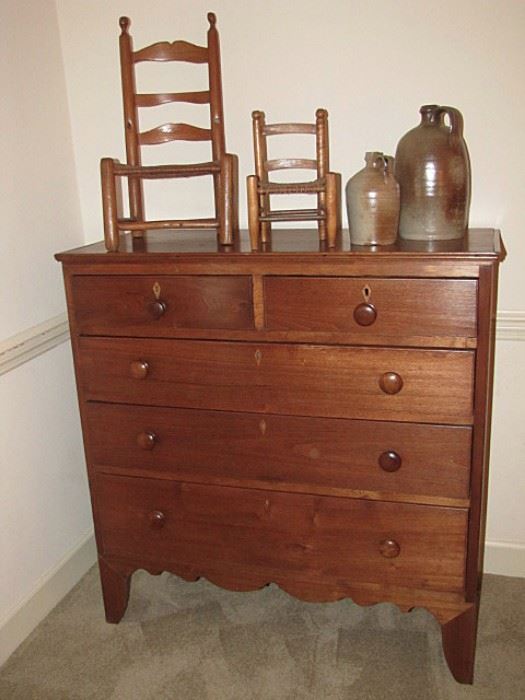 Local walnut chest of drawers with inlaid keyholes, circa 1830