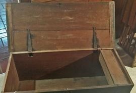 Gheen blanket chest interior