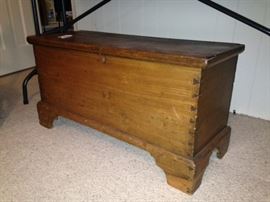 Small size blanket chest