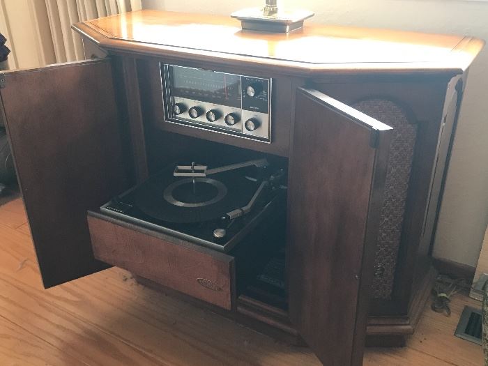 Vintage record player in excellent condition