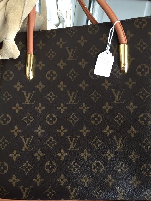 Yes, it's real! Louis Vuitton almost brand new!