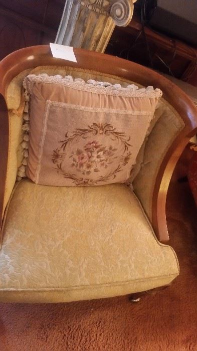 LINING ROOM CHAIR EXCELLENT CONDITION