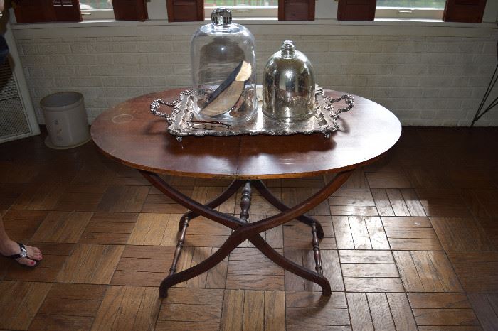 Antique 18th Century oval Coaching table