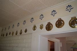 Over 80 pieces of brass horse medallions