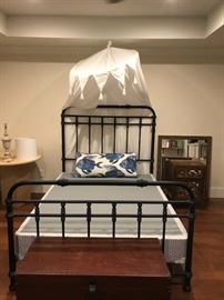 Iron bed - and canopy