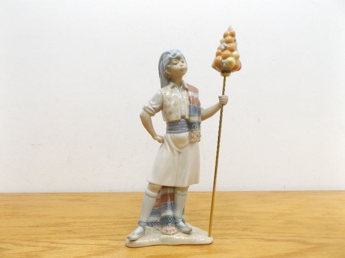 RARE LLADRO #1400 "Valencian Boy" Figurine
