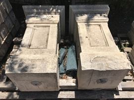 Pillars for bastrade